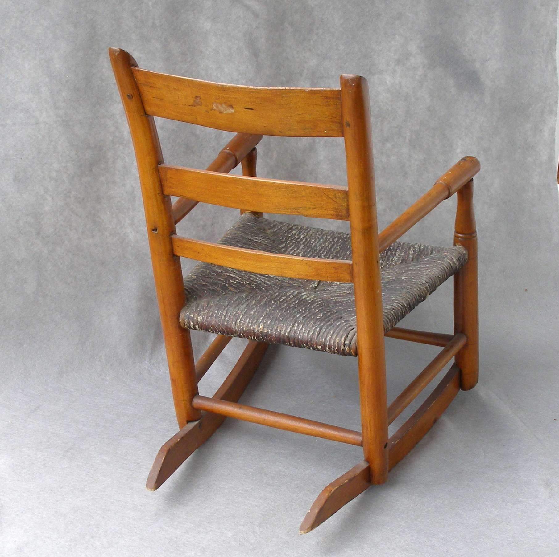 how-to-appraise-antique-rocking-chairs-with-pictures-windsor-rocking